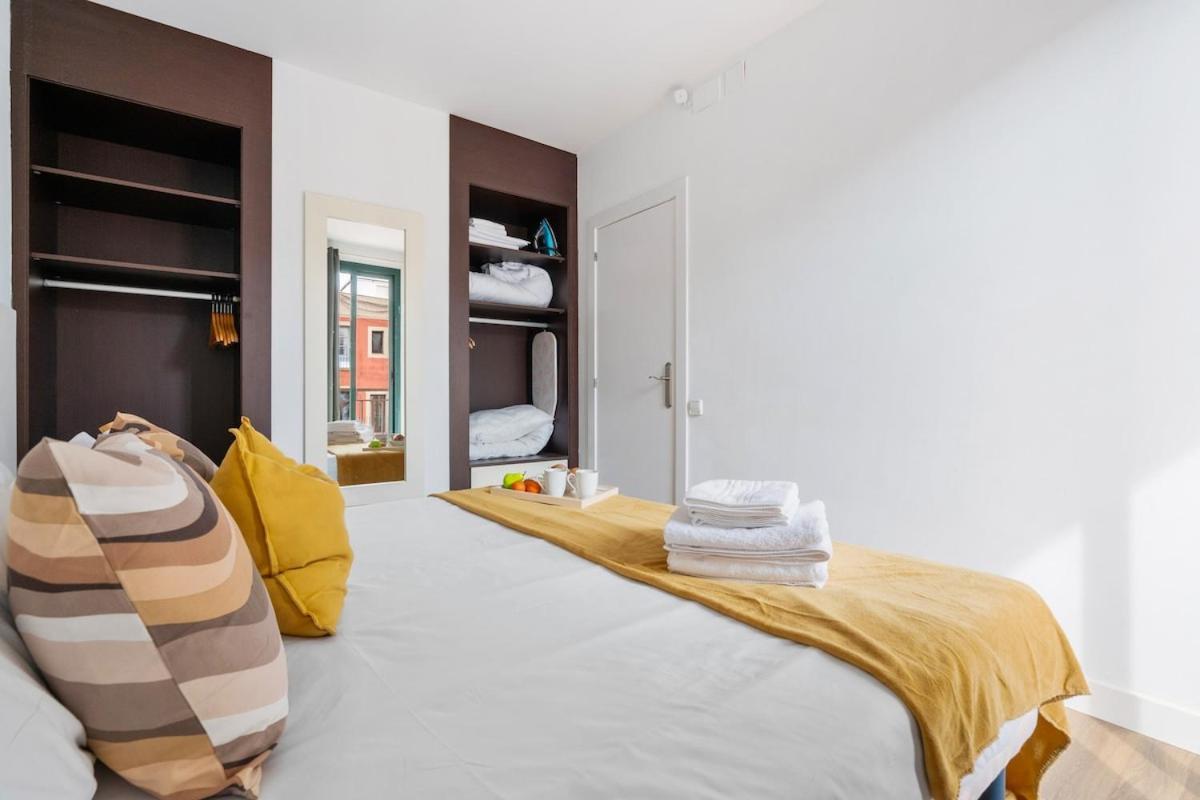 Lodging Apartments Liceu G1 Barcelona Kültér fotó